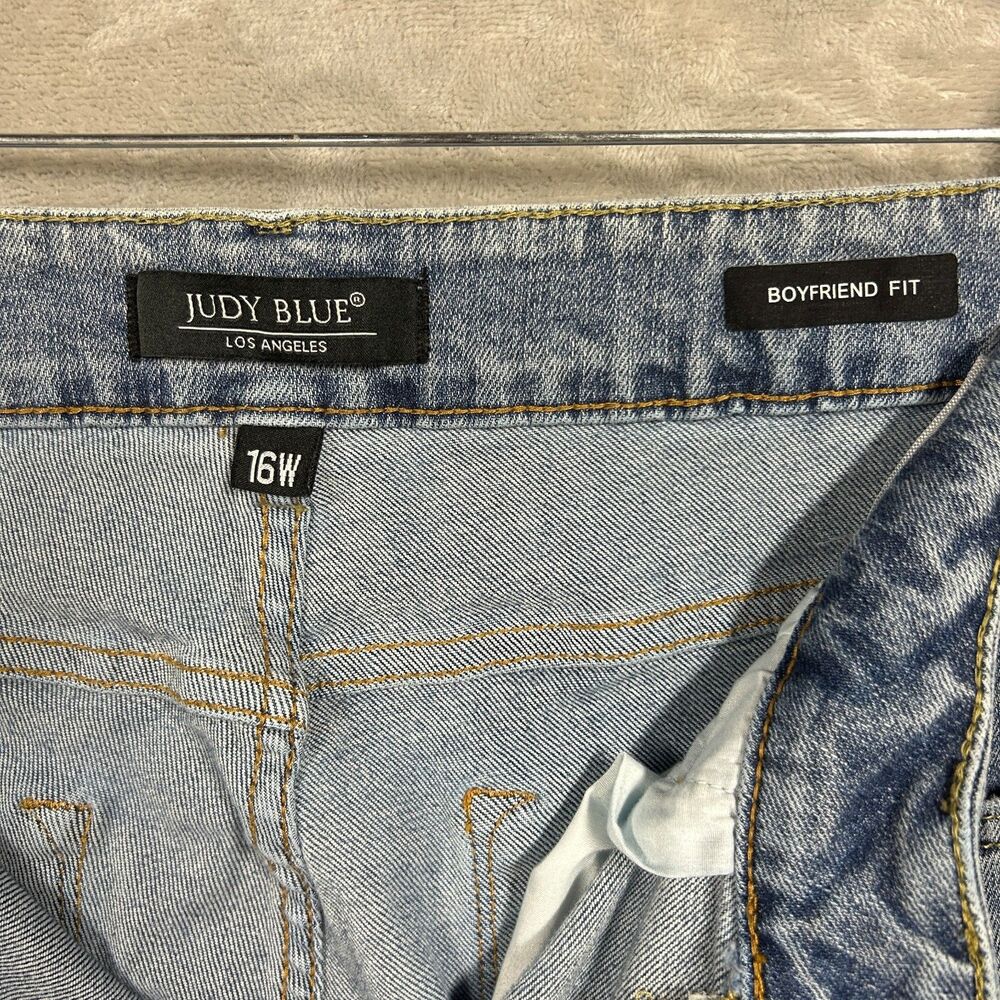 Judy Blue Boyfriend Fit Stretch Distressed Jean Sz 16W Light Wash Blue - Picture 7 of 9